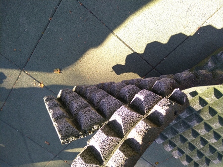 poškodovano igrišče